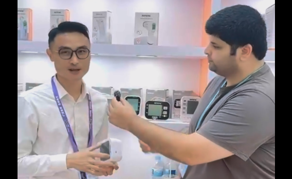 Overseas blogger visits GENIAL, witnesses our brand strength
